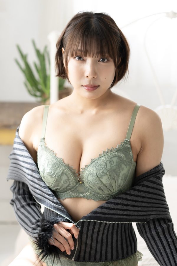 麻倉まりな★【着用動画付き】ファンクラブサイトで着用 【私物】トップス＆ランジェリー上下＆チェキ