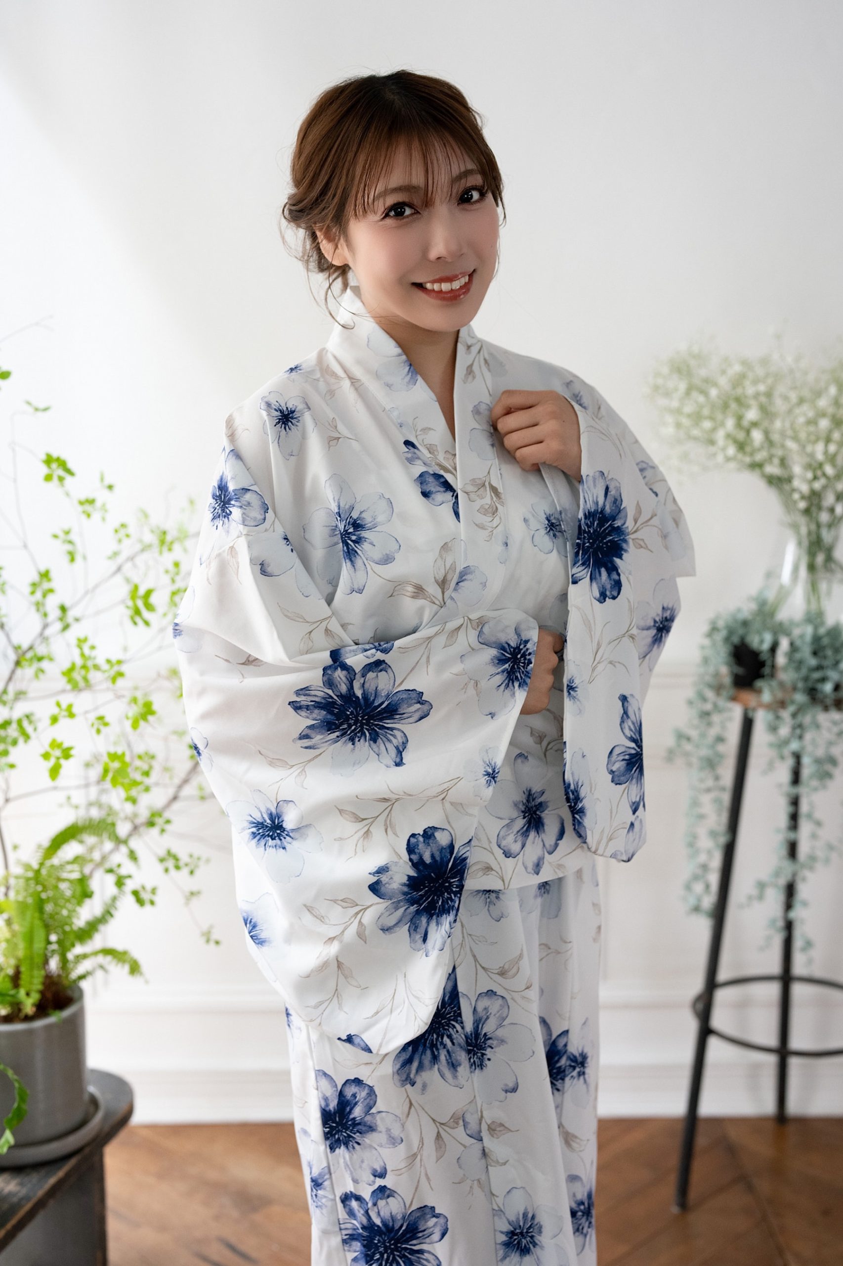 麻倉まりな★💗世界で1つだけの限定アクスタ付き&写真集付き💗【落札者のみ動画GET‼】浴衣コス&〈私物〉上下ランジェリー - 画像 (7)