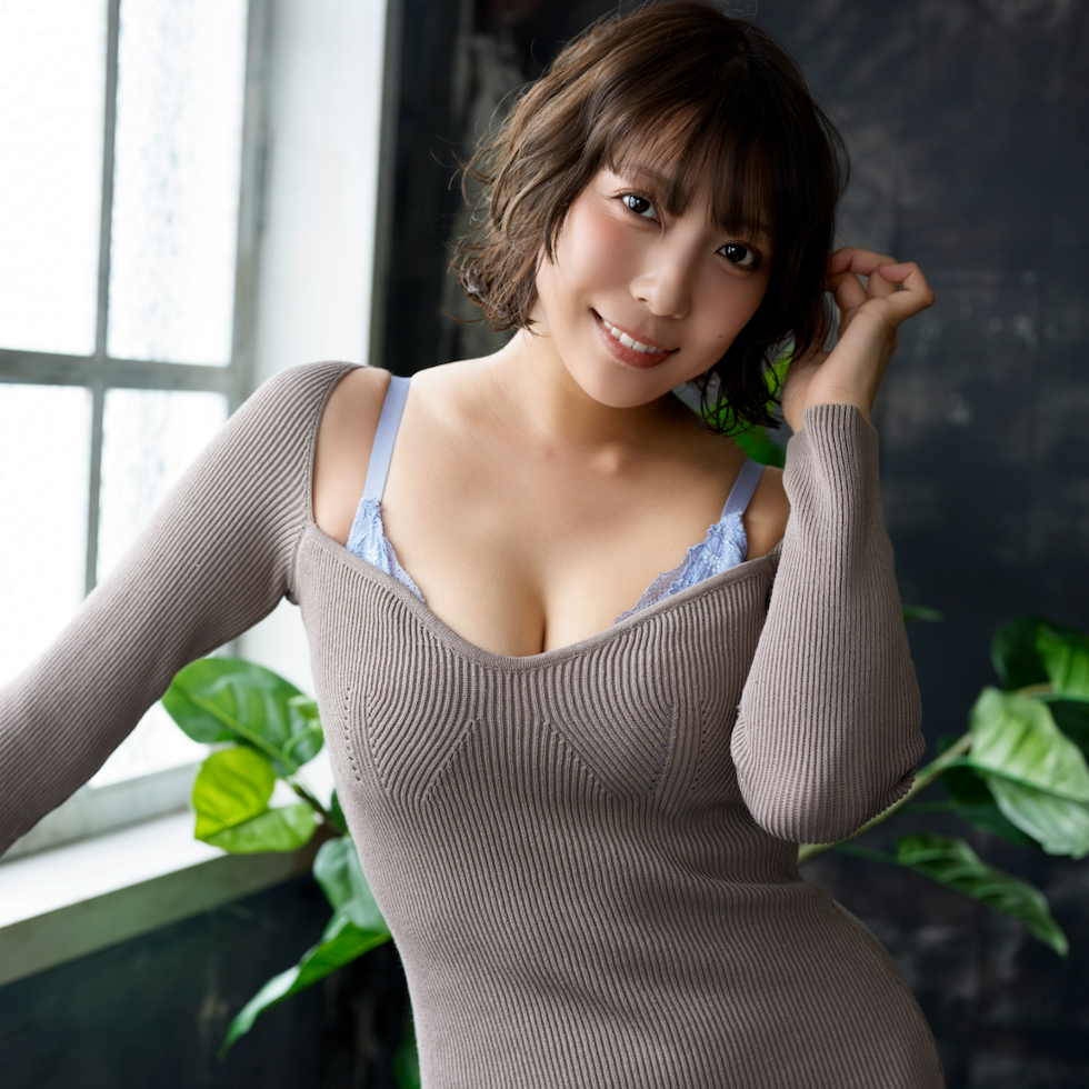 麻倉まりな★💗シークレットチェキキーホルダー&写真集付き💗【落札者のみ動画GET‼】〈私物〉上下ランジェリー&ワンピ