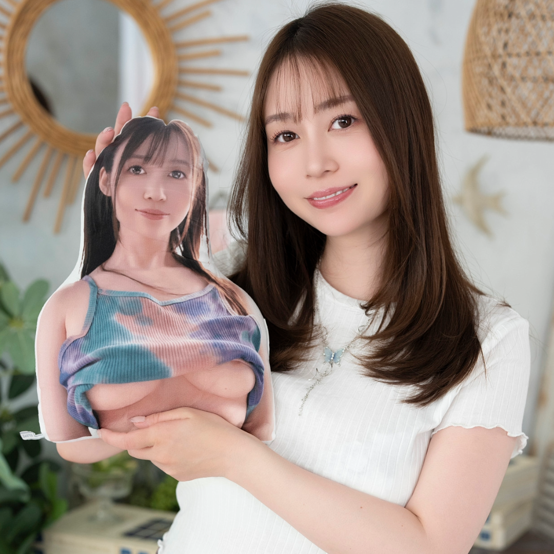 夢乃あいか★💗世界に1つ!限定“ミニ抱き枕”付き💗【落札者のみ動画GET‼】〈私物〉ブラ&パンティ - 画像 (2)