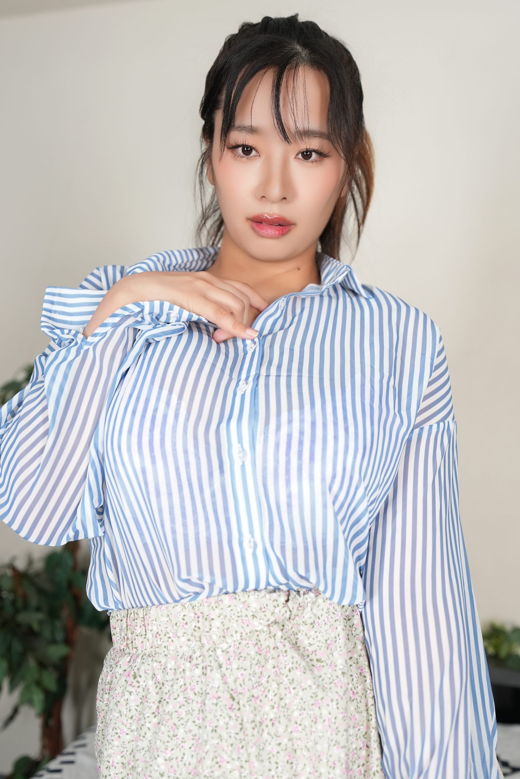 春菜はな★💗世界で1つだけ‼ 限定“ミニ抱き枕”付き💗【🌰How to動画で着用】〈私物〉上下ランジェリー&シャツ&スカート - 画像 (2)